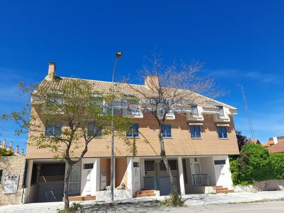 Foto 1 de Casa en venda a San Agustín de Guadalix de 3 habitacions amb terrassa i piscina