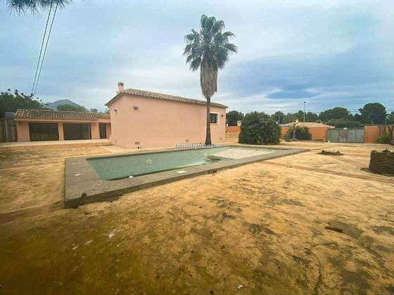 Foto 2 de Venta de chalet en Alfaz del Pi Pueblo-Urbanizaciones de 4 habitaciones con piscina y jardín