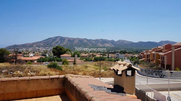 Foto 2 de Venta de chalet en Alfaz del Pi Pueblo-Urbanizaciones de 5 habitaciones con terraza y piscina