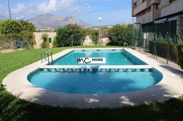 Foto 1 de Pis en venda a Alfaz del Pi Pueblo-Urbanizaciones de 3 habitacions amb terrassa i piscina