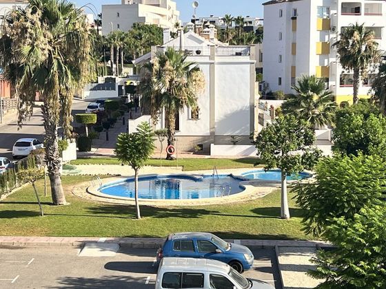 Foto 2 de Venta de piso en Villamartín de 2 habitaciones con terraza y piscina