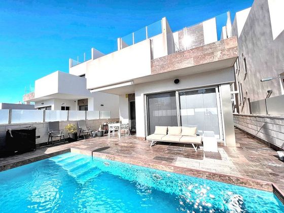 Foto 1 de Venta de casa en Villamartín de 3 habitaciones con piscina