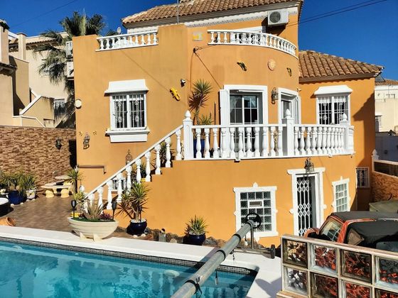 Foto 1 de Casa en venda a Villamartín de 4 habitacions amb piscina