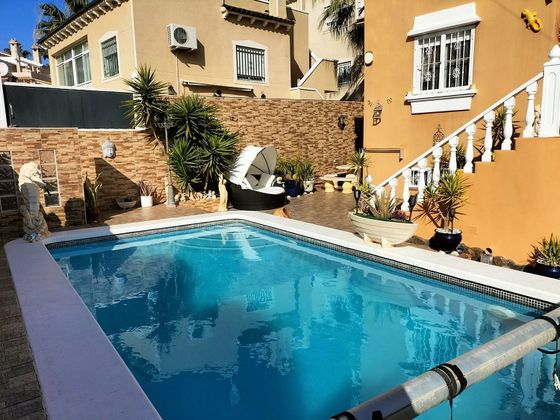 Foto 2 de Venta de casa en Villamartín de 4 habitaciones con piscina