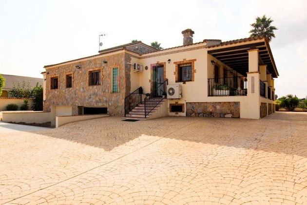 Foto 2 de Casa en venda a Bigastro de 4 habitacions amb piscina i garatge