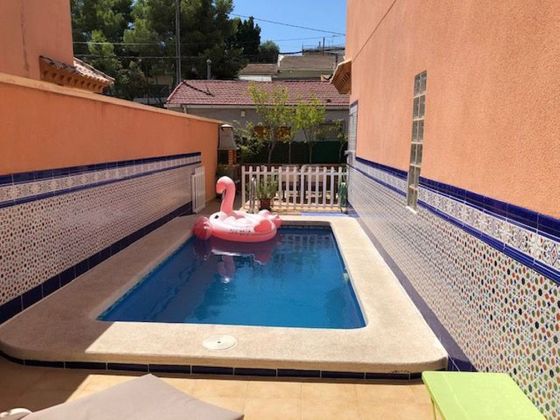 Foto 2 de Venta de casa en Bigastro de 4 habitaciones con terraza y piscina