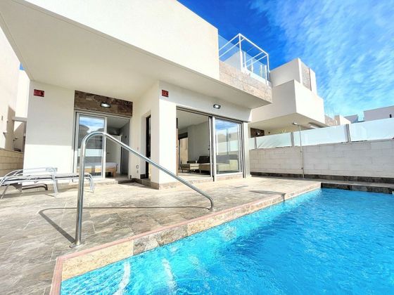Foto 2 de Venta de casa en Villamartín de 3 habitaciones con terraza y piscina