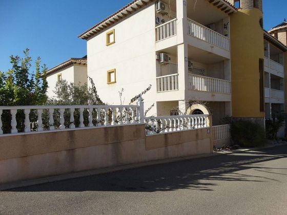 Foto 2 de Pis en venda a Villamartín de 2 habitacions amb terrassa i piscina
