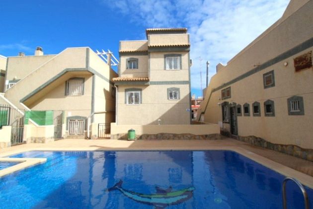 Foto 2 de Venta de casa en Villamartín de 3 habitaciones con terraza y piscina