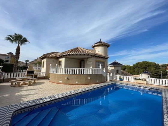 Foto 1 de Venta de casa en Villamartín de 5 habitaciones con terraza y piscina