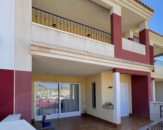 Foto 1 de Casa en venta en Benijófar de 3 habitaciones con piscina y balcón