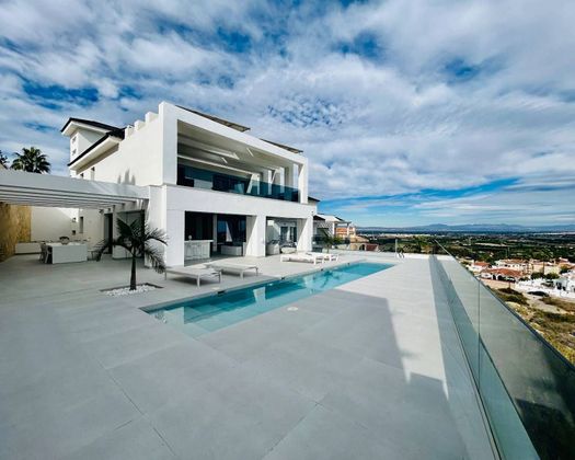 Foto 1 de Casa en venda a Ciudad Quesada de 4 habitacions amb piscina