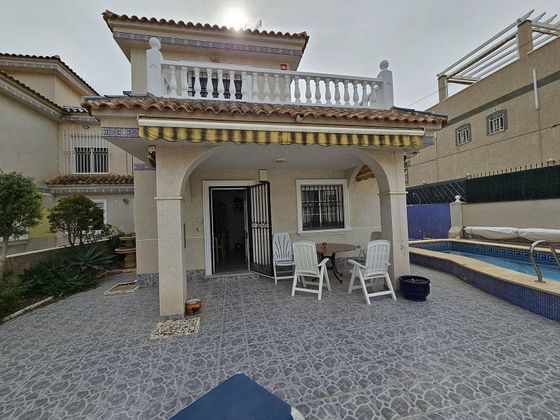 Foto 2 de Venta de casa en Villamartín de 4 habitaciones con piscina y aire acondicionado