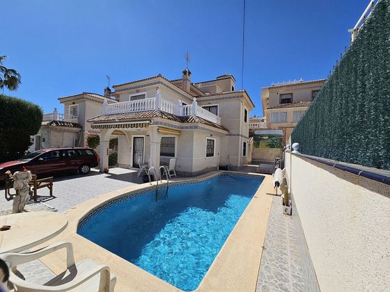 Foto 1 de Venta de casa en Villamartín de 4 habitaciones con piscina y aire acondicionado