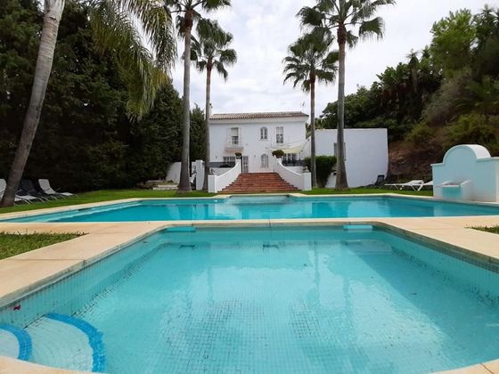 Foto 1 de Alquiler de chalet en Estepona Oeste - Valle Romano - Bahía Dorada de 6 habitaciones con terraza y piscina