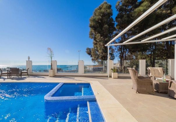 Foto 1 de Xalet en venda a calle Datiles de 6 habitacions amb terrassa i piscina