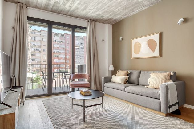 Foto 1 de Alquiler de piso en La Sagrada Família de 2 habitaciones con muebles y aire acondicionado