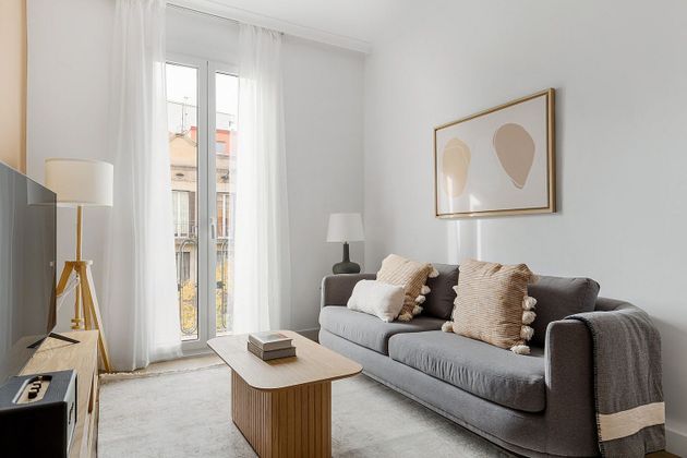 Foto 1 de Alquiler de piso en La Sagrada Família de 1 habitación con muebles y aire acondicionado