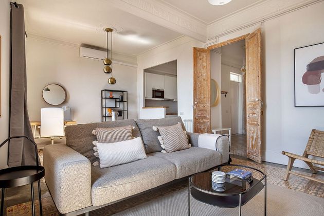 Foto 2 de Pis en lloguer a Vila de Gràcia de 2 habitacions amb terrassa i mobles