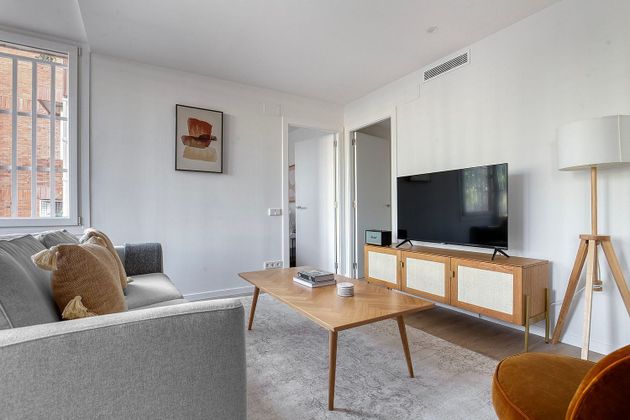 Foto 2 de Alquiler de piso en Sarrià de 3 habitaciones con muebles y balcón