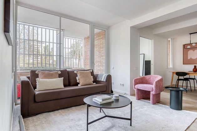 Foto 1 de Pis en lloguer a Sarrià de 3 habitacions amb mobles i balcó