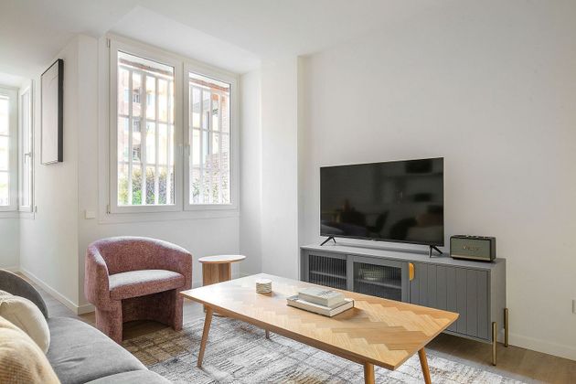 Foto 2 de Alquiler de piso en Sarrià de 2 habitaciones con muebles y aire acondicionado