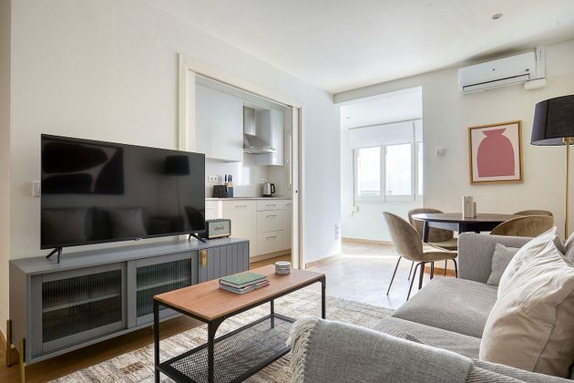 Foto 2 de Pis en lloguer a Sarrià de 2 habitacions amb mobles i aire acondicionat