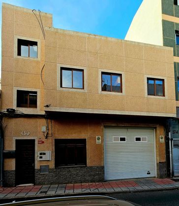 Foto 1 de Venta de casa adosada en Vecindario norte-Cruce Sardina de 5 habitaciones con garaje