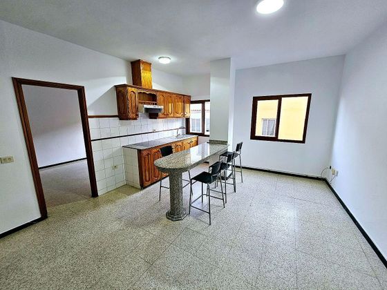 Foto 2 de Venta de casa adosada en Vecindario norte-Cruce Sardina de 5 habitaciones con garaje