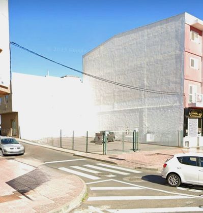 Foto 2 de Venta de terreno en avenida De Canarias de 227 m²