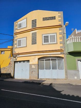 Foto 1 de Casa adossada en venda a Vecindario-Paredilla-Sardina de 3 habitacions amb terrassa i balcó