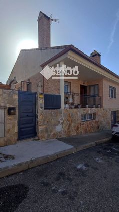 Foto 2 de Casa en venda a Villanueva de la Torre de 3 habitacions amb piscina i garatge