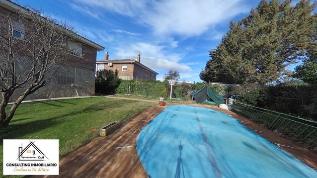 Foto 1 de Xalet en venda a calle Tendilla de 4 habitacions amb terrassa i piscina
