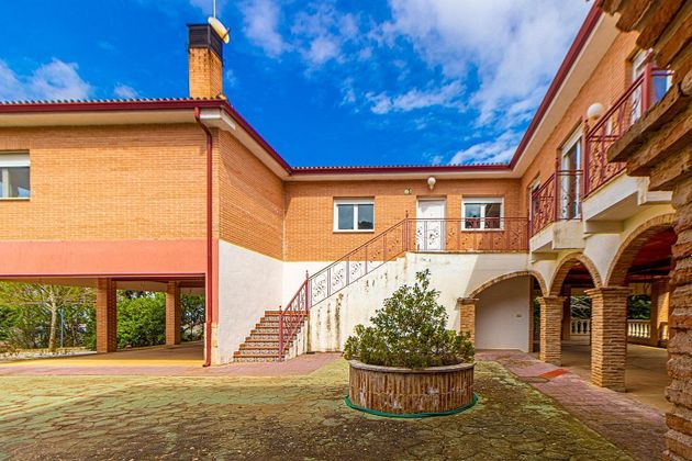 Foto 2 de Xalet en venda a El Clavín-Valdeluz de 6 habitacions amb terrassa i piscina