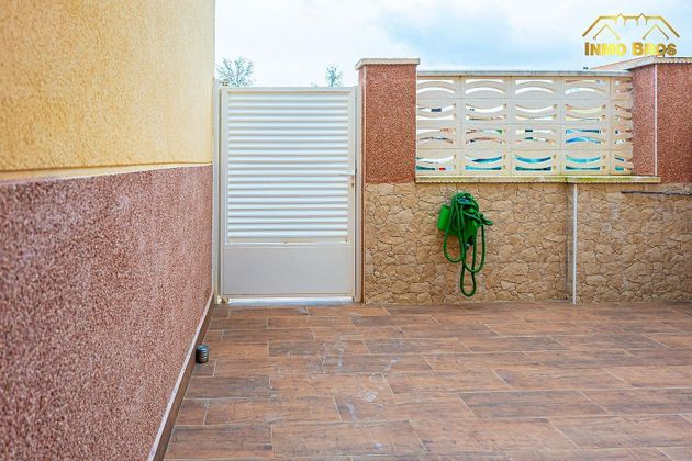 Foto 2 de Casa adossada en venda a Tórtola de Henares de 3 habitacions amb garatge i jardí