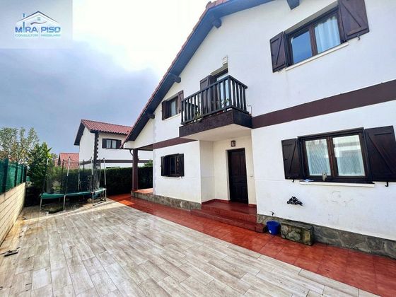 Foto 1 de Casa adossada en venda a barrio Zoña de 3 habitacions amb terrassa i garatge