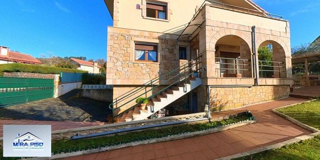 Foto 2 de Chalet en venta en barrio La Navajeda de 4 habitaciones con terraza y garaje