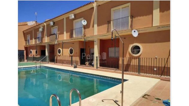 Foto 1 de Casa adossada en venda a Aznalcóllar de 2 habitacions amb terrassa i piscina