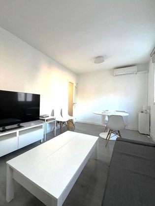 Foto 1 de Alquiler de piso en Embajadores - Lavapiés de 2 habitaciones con muebles y calefacción