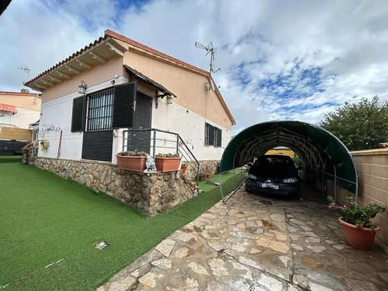 Foto 2 de Xalet en venda a Loranca de Tajuña de 3 habitacions amb terrassa i jardí