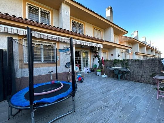 Foto 1 de Venta de casa en Villalbilla pueblo de 4 habitaciones con piscina y garaje