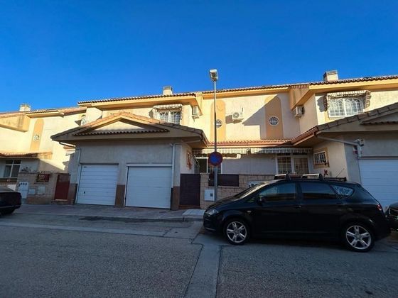 Foto 2 de Casa en venda a Villalbilla pueblo de 4 habitacions amb piscina i garatge