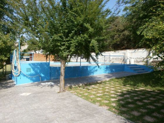 Foto 1 de Venta de chalet en Hontoba de 3 habitaciones con piscina y garaje