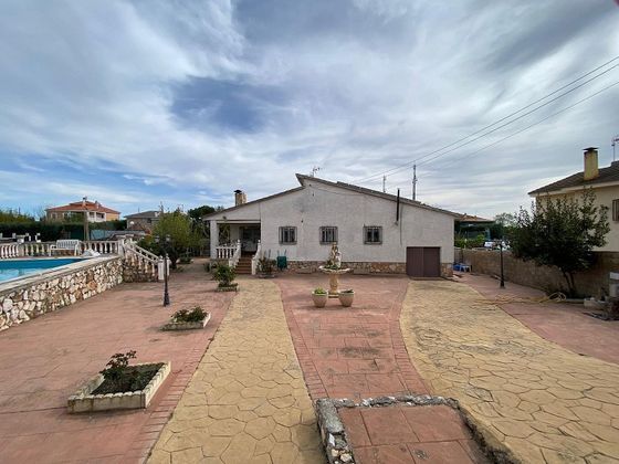 Foto 1 de Chalet en venta en Pezuela de las Torres de 4 habitaciones con piscina y calefacción