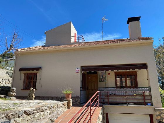 Foto 1 de Chalet en venta en Pezuela de las Torres de 5 habitaciones con garaje y jardín
