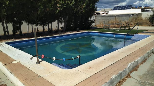 Foto 2 de Chalet en venta en polígono Las Quemadas de 3 habitaciones con terraza y piscina