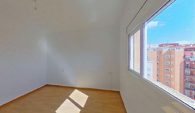 Foto 1 de Piso en venta en Centre - Hospitalet de Llobregat, L´ de 3 habitaciones con ascensor