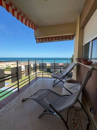 Foto 2 de Alquiler de piso en Playa del Puig de 3 habitaciones con terraza y piscina