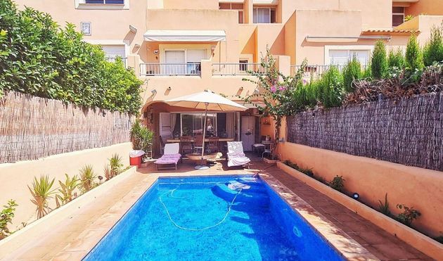 Foto 2 de Casa adossada en venda a S'Eixample - Can Misses de 4 habitacions amb terrassa i piscina