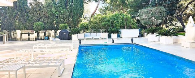 Foto 1 de Chalet en venta en avenida Santa Ponsa de 5 habitaciones con terraza y piscina